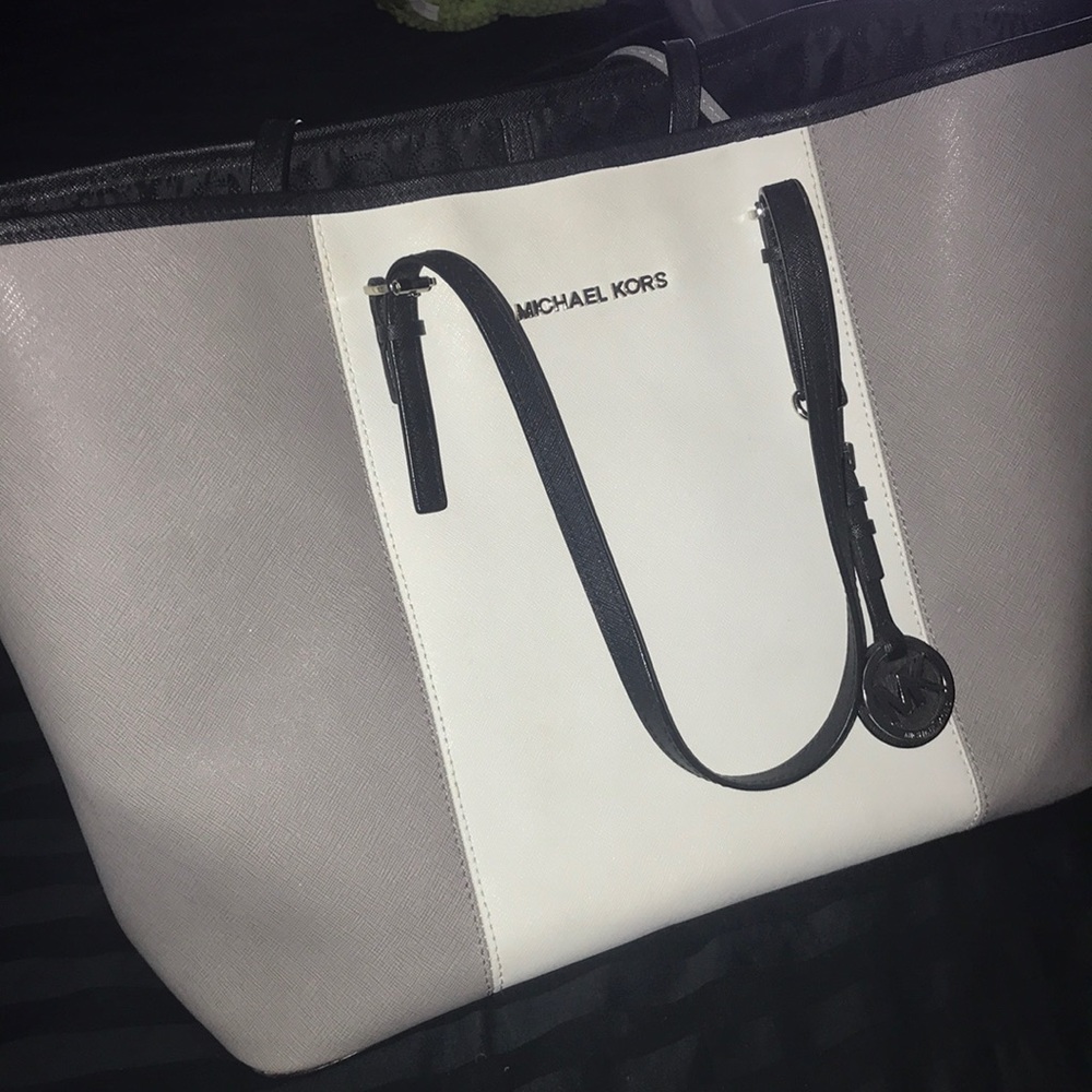 Michael kors purse - Picture 1 of 3